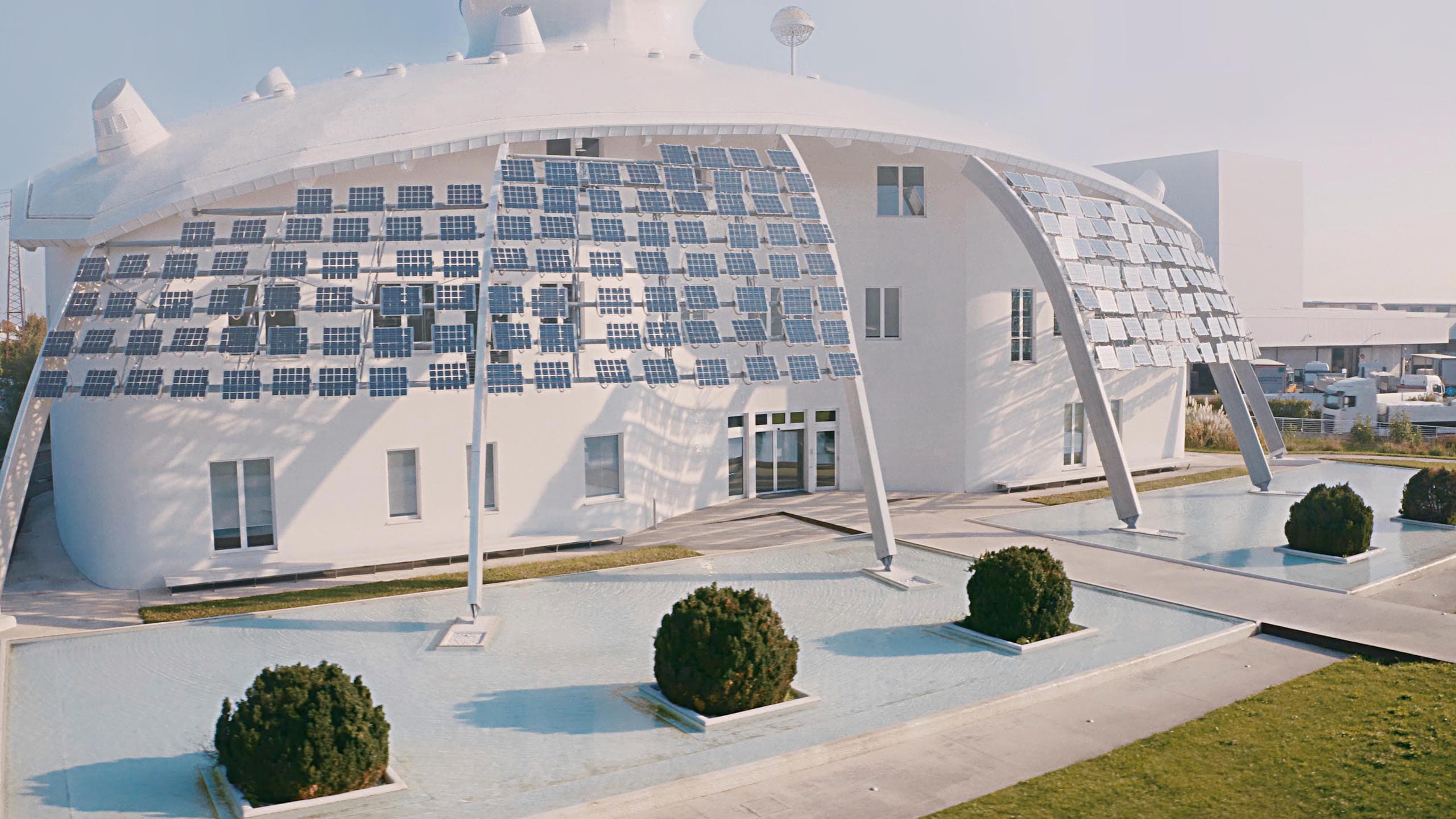 The Kerakoll Science Park, home to the GreenLab, develops green building materials through sustainable research and innovation. As Italy's first fully eco-designed building, it generates energy, purifies rainwater, and ensures indoor well-being.