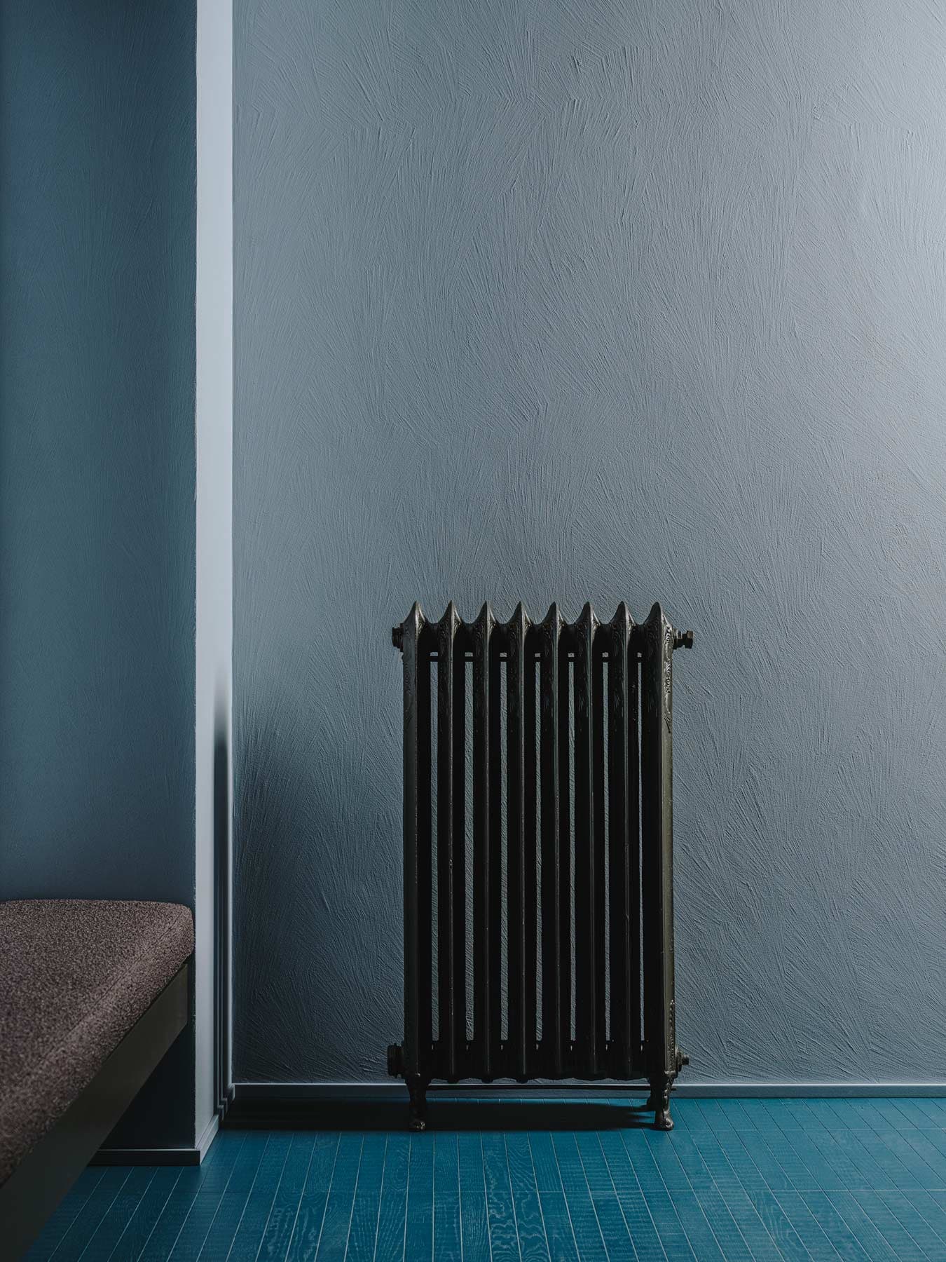 Pareti: Wallcrete Living KK 26, Termo: Microresina KK 11, Pavimento: Legno+Color KK 40