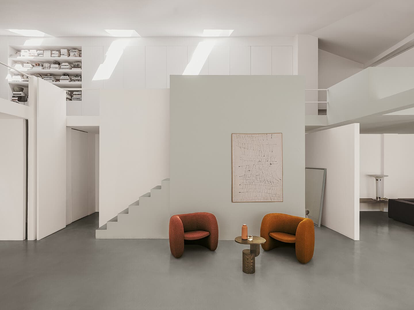 Soffitto: Decor KK 2, Pareti: Decor KK 33, Pavimento: Cementoresina KK 67