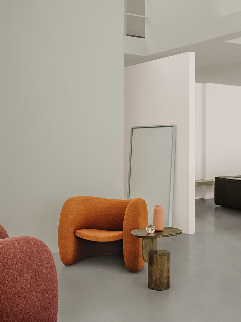 Soffitto: Decor KK 2, Pareti: Decor KK 33, Pavimento: Cementoresina KK 67