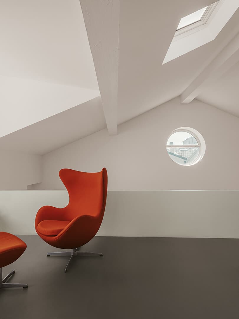 Soffitto: Decor KK 2, Pareti: Decor KK 33, Pavimento: Cementoresina KK 83